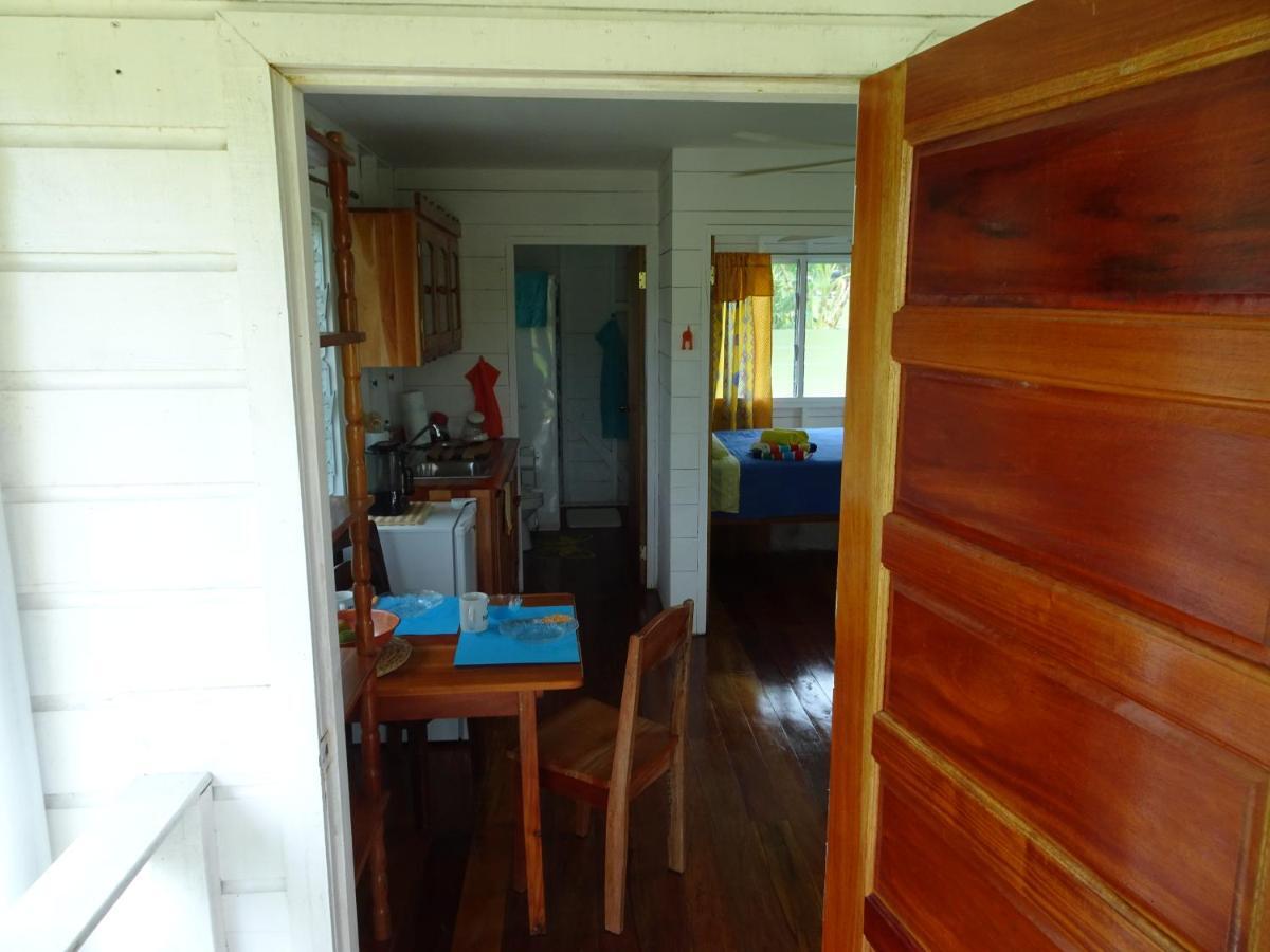 Maya Hill Lodge Black Man Eddy Room photo